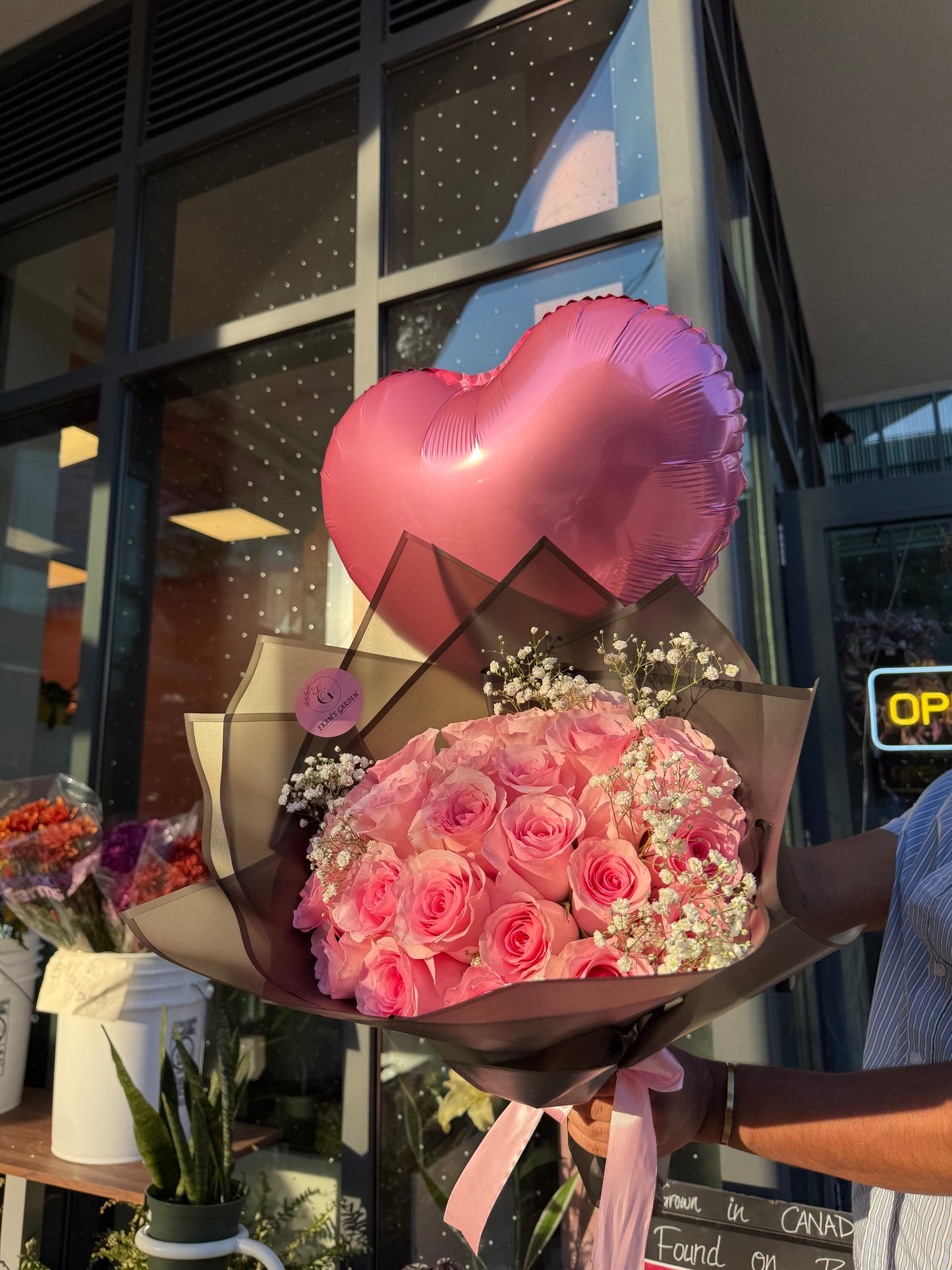 The Balloon & Flowers combo